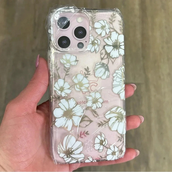 Velvet Caviar iPhone 13 case White and Gold Floral - Picture 2 of 9